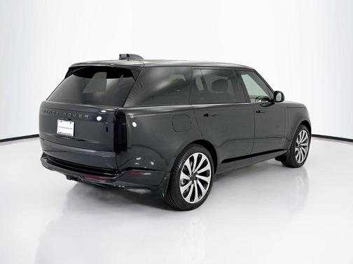Santorini Black Metallic 2026 Land Rover Range Rover P530 SE 7 Seat