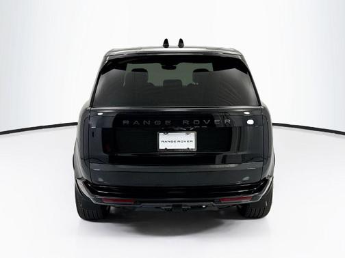 Santorini Black Metallic 2026 Land Rover Range Rover P530 SE 7 Seat
