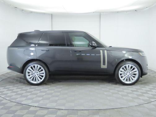 2025 Land Rover Range Rover P530 SE