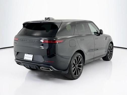 Santorini Black Metallic 2026 Land Rover Range Rover Sport SE