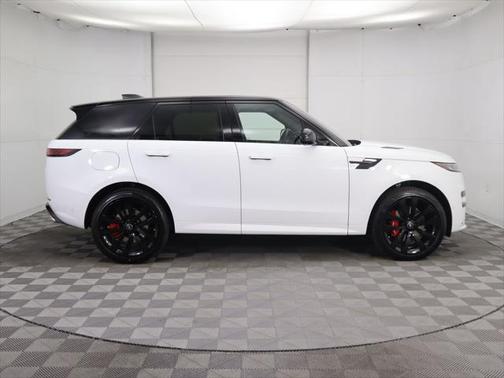 2025 Land Rover Range Rover Sport SE