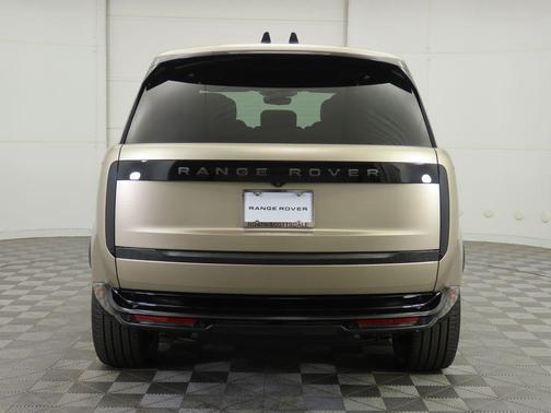 2025 Land Rover Range Rover P530 SE