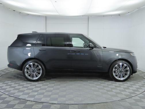 2026 Land Rover Range Rover P400 SE 7 Seat