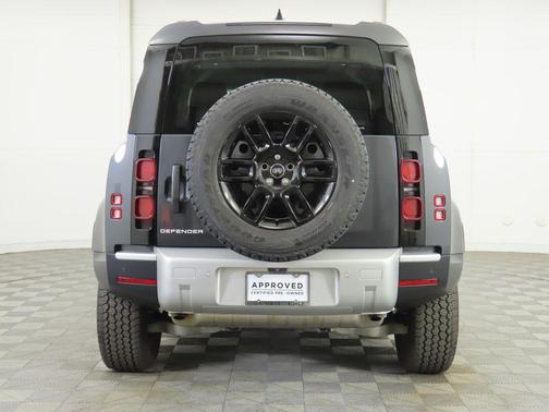 2025 Land Rover Defender 110 P300