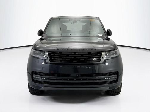 Carpathian Grey Prem Met 2026 Land Rover Range Rover P550e SE
