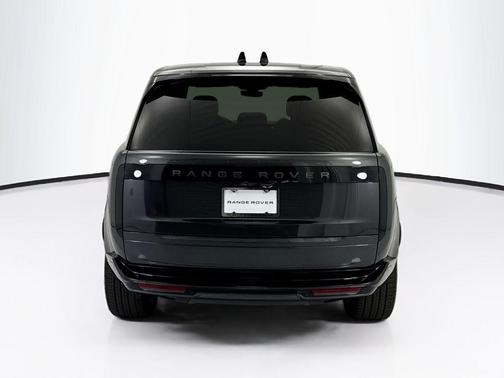 Carpathian Grey Prem Met 2026 Land Rover Range Rover P550e SE
