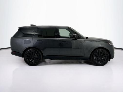 Carpathian Grey Prem Met 2026 Land Rover Range Rover P550e SE