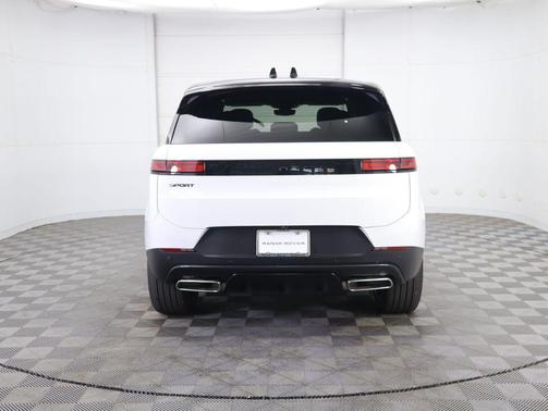 2026 Land Rover Range Rover Sport SE