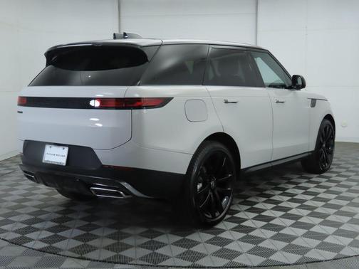 2025 Land Rover Range Rover Sport SE