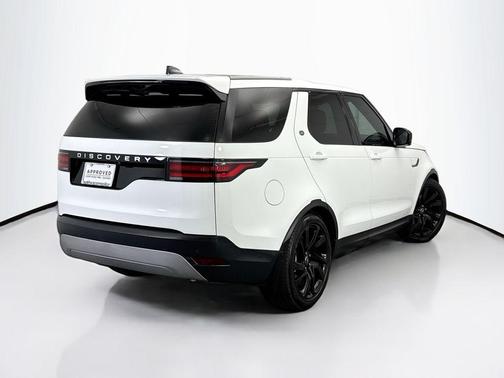 2025 Land Rover Discovery P300 S