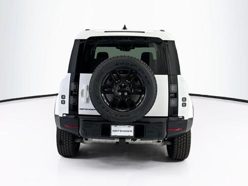 Fuji White 2026 Land Rover Defender P300 S