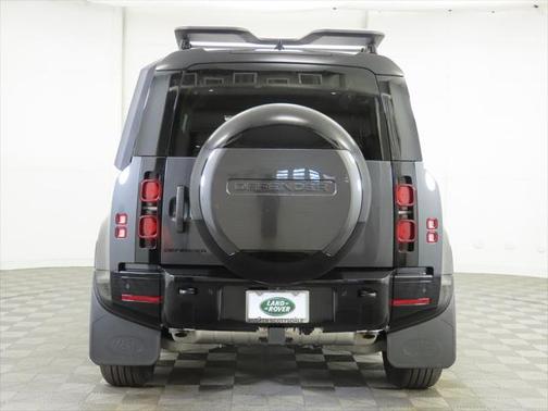 2025 Land Rover Defender 110 P400 X-Dynamic SE