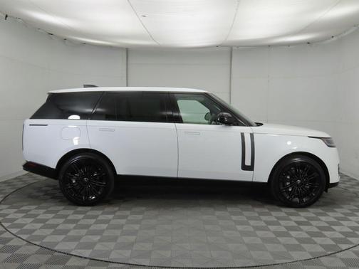 2025 Land Rover Range Rover P400 SE 7 Seat