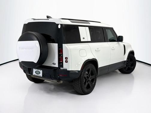 2020 Land Rover Defender 110 SE
