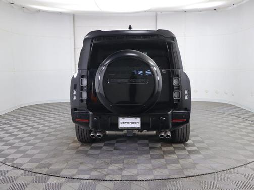2025 Land Rover Defender V8