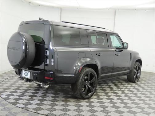 2025 Land Rover Defender V8