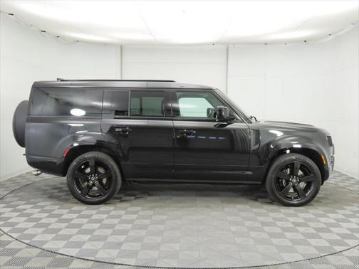 2025 Land Rover Defender V8