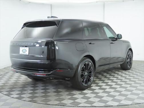 2025 Land Rover Range Rover P530 SE 7 Seat