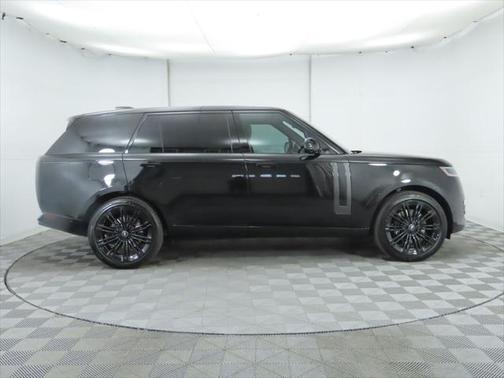 2025 Land Rover Range Rover P530 SE 7 Seat