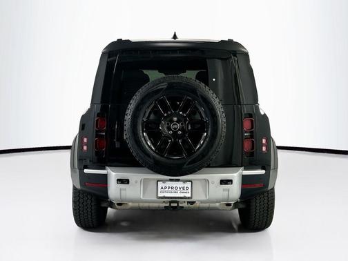 Santorini Black Metallic 2025 Land Rover Defender 110 P300