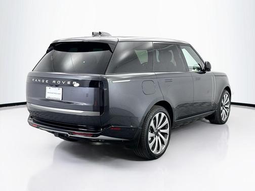 2026 Land Rover Range Rover P530 SE