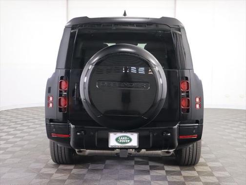 2025 Land Rover Defender 130 P400 X-Dynamic SE