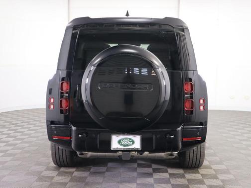 2025 Land Rover Defender 130 P400 X-Dynamic SE