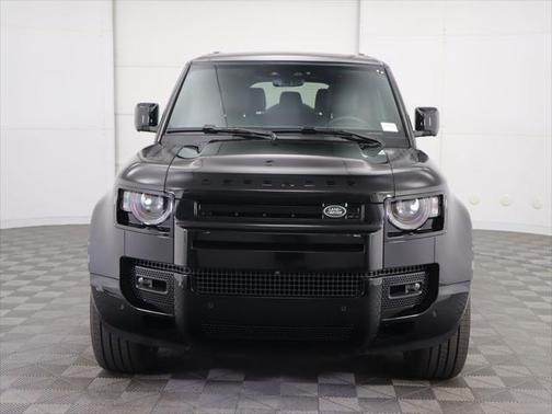 2025 Land Rover Defender 130 P400 X-Dynamic SE