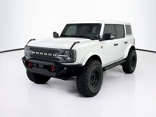 Oxford White 2023 Ford Bronco Badlands