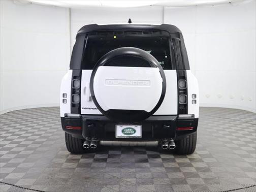 2025 Land Rover Defender V8