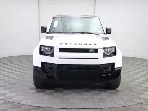 2025 Land Rover Defender V8