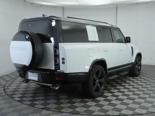 2025 Land Rover Defender V8