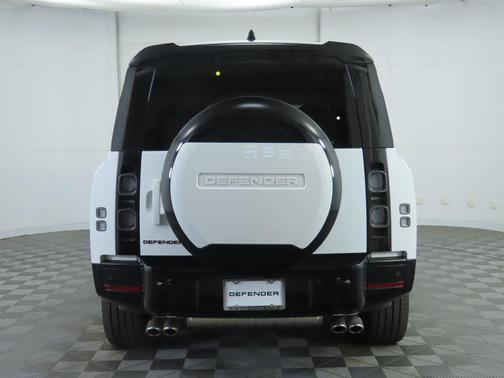 2025 Land Rover Defender V8