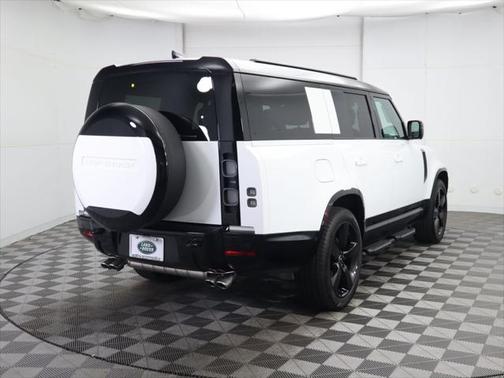 2025 Land Rover Defender V8