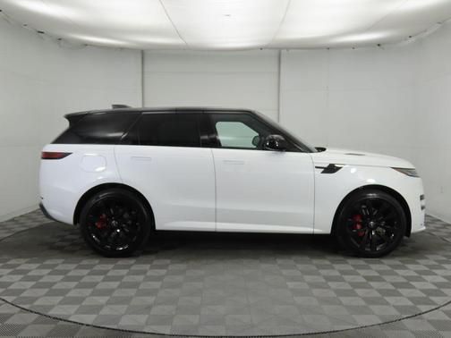 2025 Land Rover Range Rover Sport SE