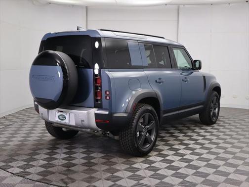 2025 Land Rover Defender 110 P300