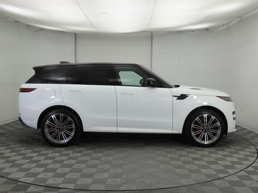 2025 Land Rover Range Rover Sport SE