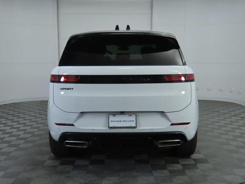 2025 Land Rover Range Rover Sport SE