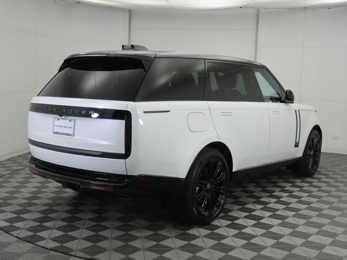 2025 Land Rover Range Rover P400 SE 7 Seat