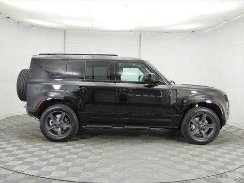 2025 Land Rover Defender 110 P400 X-Dynamic SE