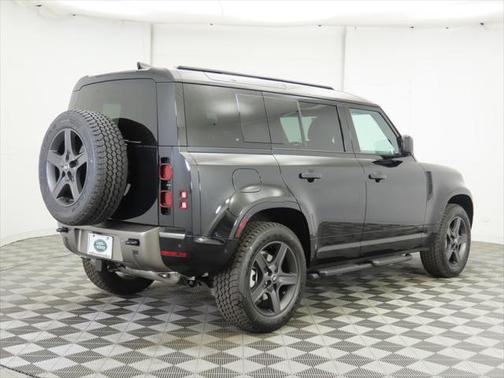 2025 Land Rover Defender 110 P400 X-Dynamic SE