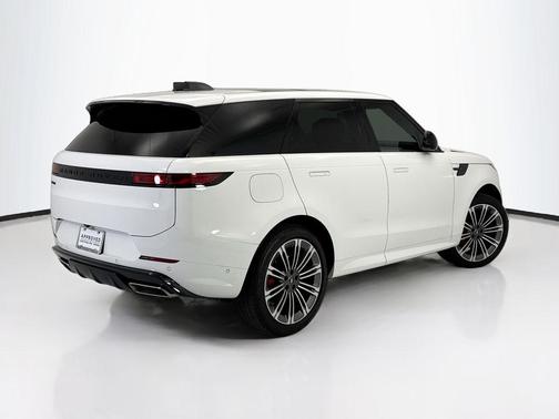 Fuji White 2025 Land Rover Range Rover Sport SE