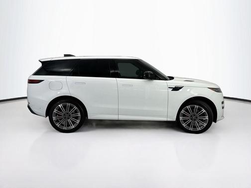 Fuji White 2025 Land Rover Range Rover Sport SE