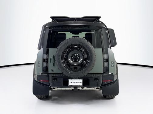 Keswick Green Metallic 2026 Land Rover Defender 110 P400 Trophy Edition Deep Sandglow
