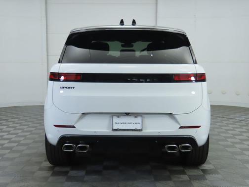 2026 Land Rover Range Rover Sport SE