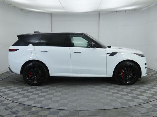 2026 Land Rover Range Rover Sport SE