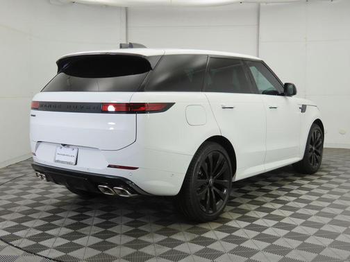 2025 Land Rover Range Rover Sport SE