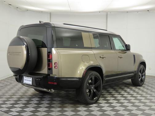 2025 Land Rover Defender 130 P400 X-Dynamic SE