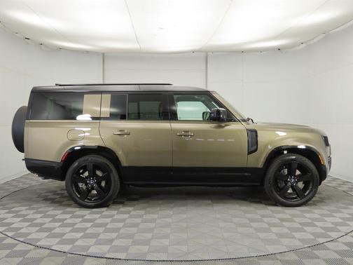 2025 Land Rover Defender 130 P400 X-Dynamic SE