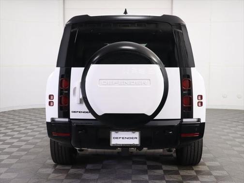 2025 Land Rover Defender 130 P400 X-Dynamic SE